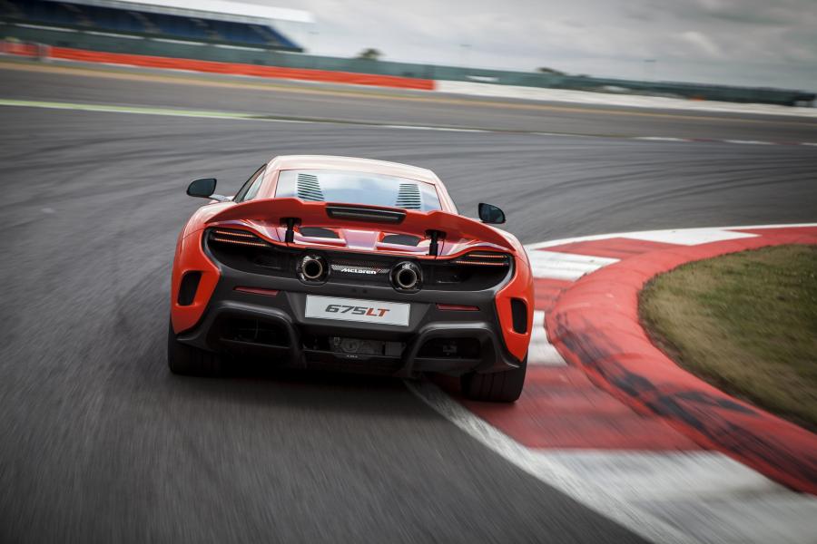  McLaren 675LT 2016 года  (US) (фото 8 из 29)